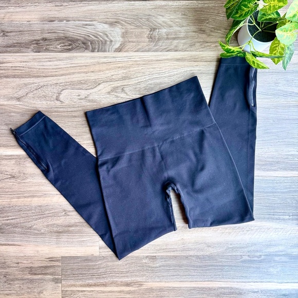 Spanx Look At Me Now Seamless Black Ankle Zip Leggings Size 1X - Picture 2 of 15